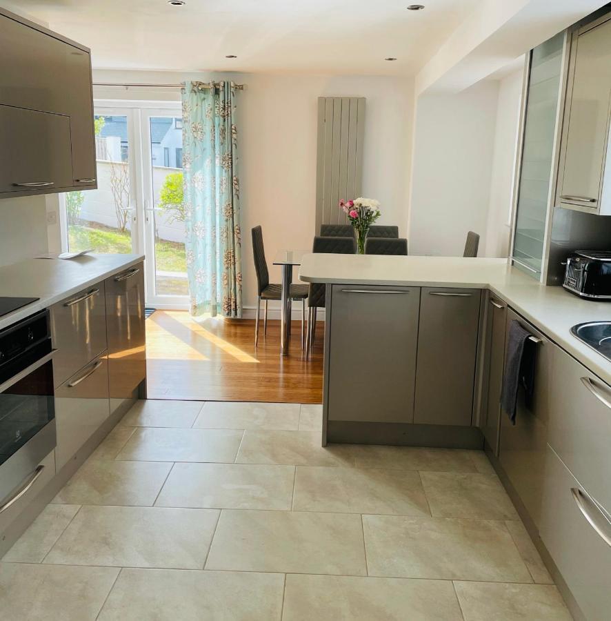 Sunny Corner, Padstow. Spacious 3 Bedrooms, 2.5 Bathrooms, Parking, Garden. Eksteriør billede