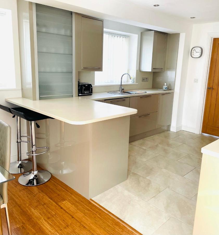 Sunny Corner, Padstow. Spacious 3 Bedrooms, 2.5 Bathrooms, Parking, Garden. Eksteriør billede